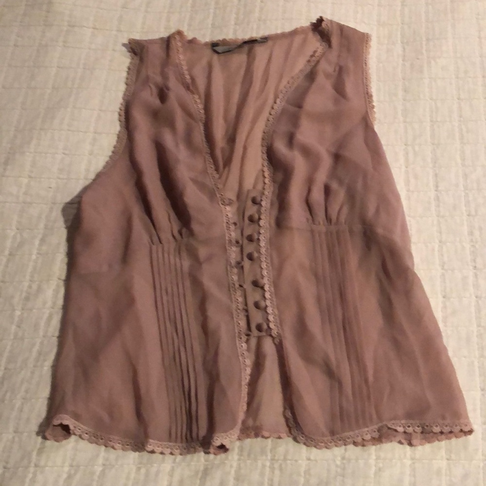 Sheer••Sleeveless••V-neck••Button-down Blouse